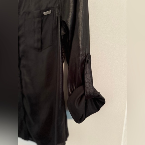Guess Women's Black Casual Button-Down Shirt XS - Sleek & Versatile! - Picture 3 of 8